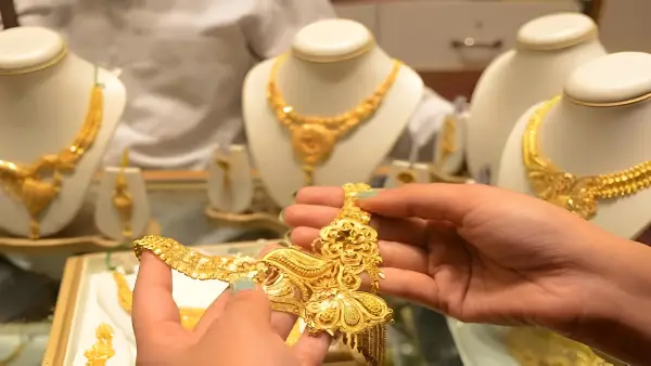 Gold: சாமானியர் நிலை இனி கஷ்டம் தான்.. தங்கம் விலை குறித்து முக்கிய அப்டேட்!